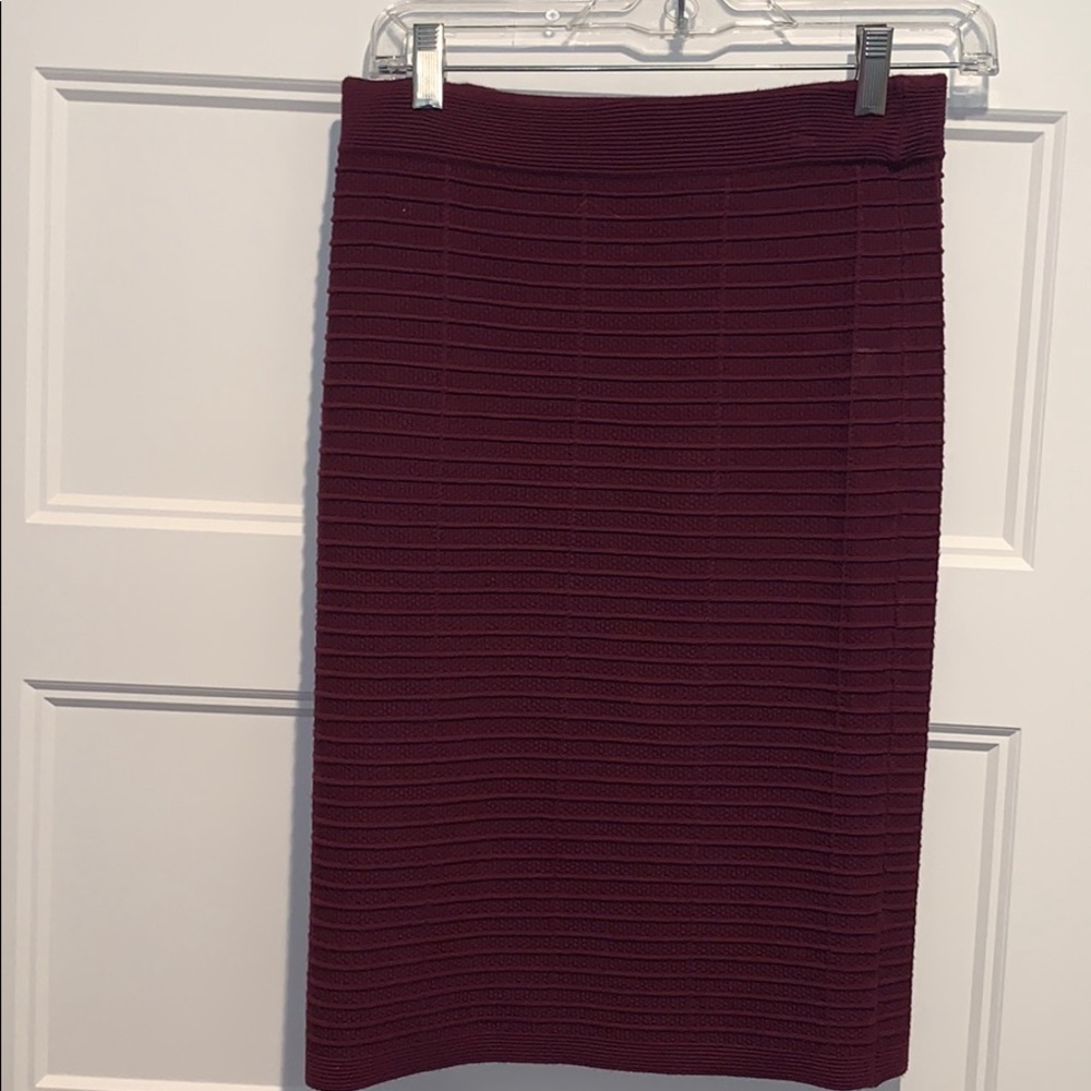 Maroon ribbed pencil skirt